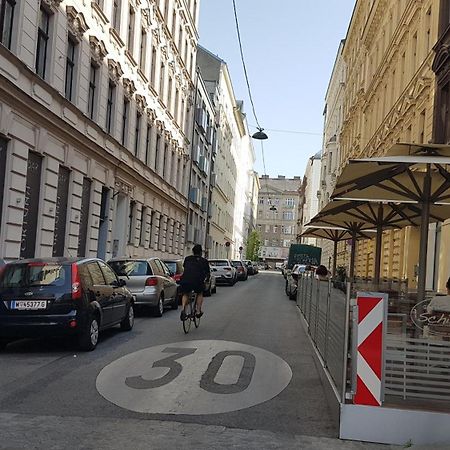 Gorgeous Viennese Apartment 10 Min To City Center Exterior photo
