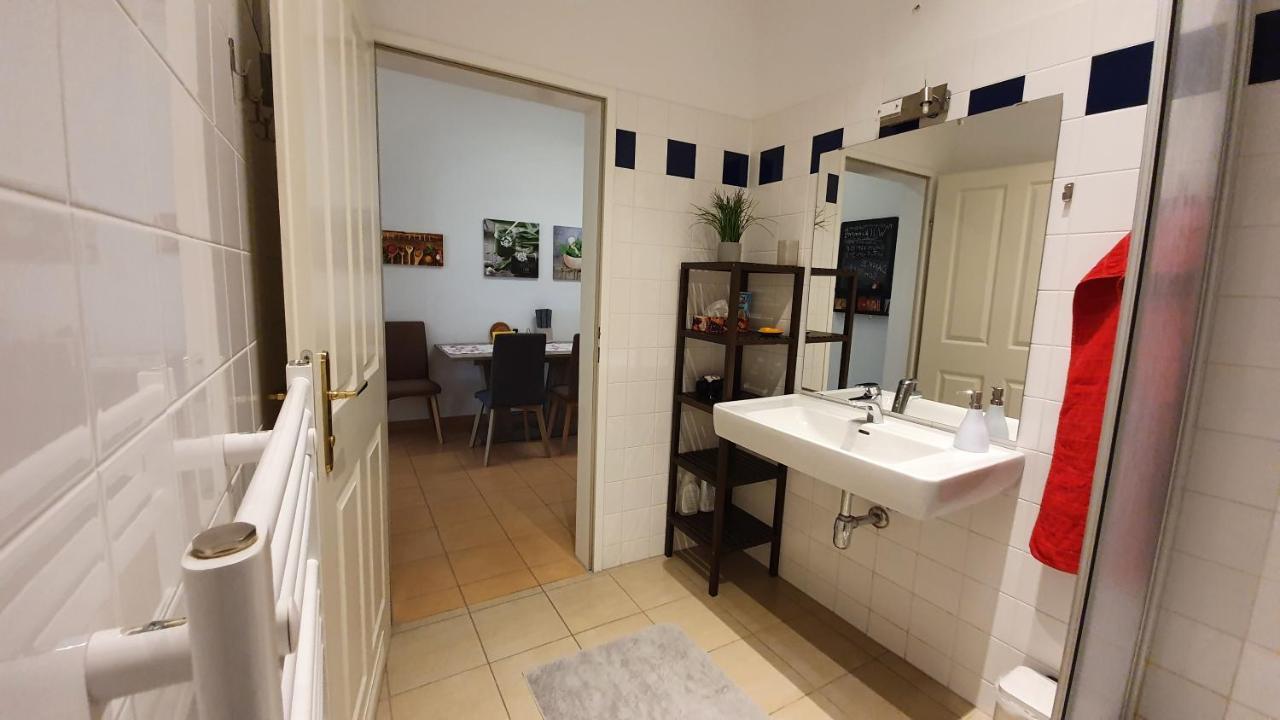 Gorgeous Viennese Apartment 10 Min To City Center Exterior photo